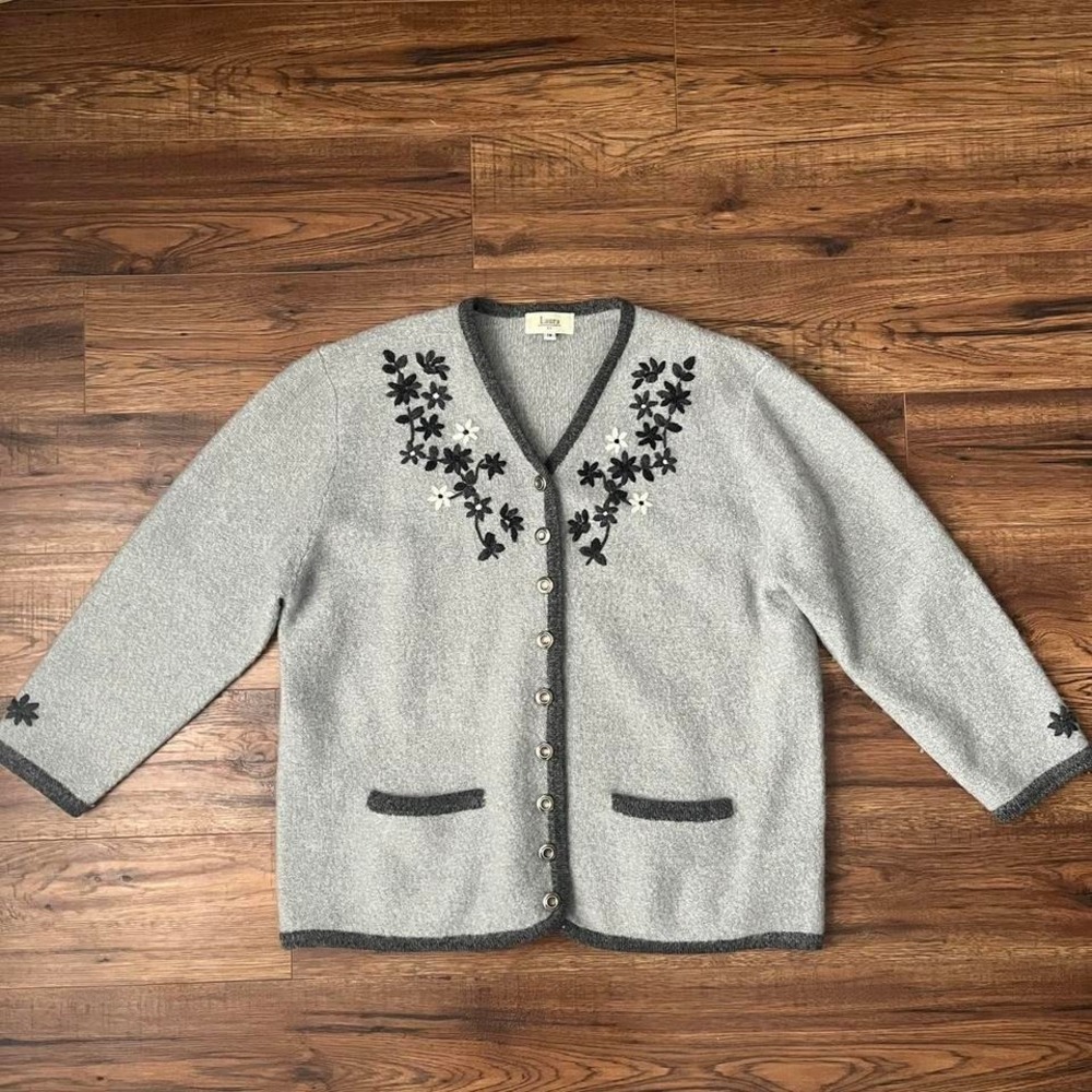 Vintage Laura 100% Wool Grey Cardigan Floral Embroidery Women XL Cottagecore